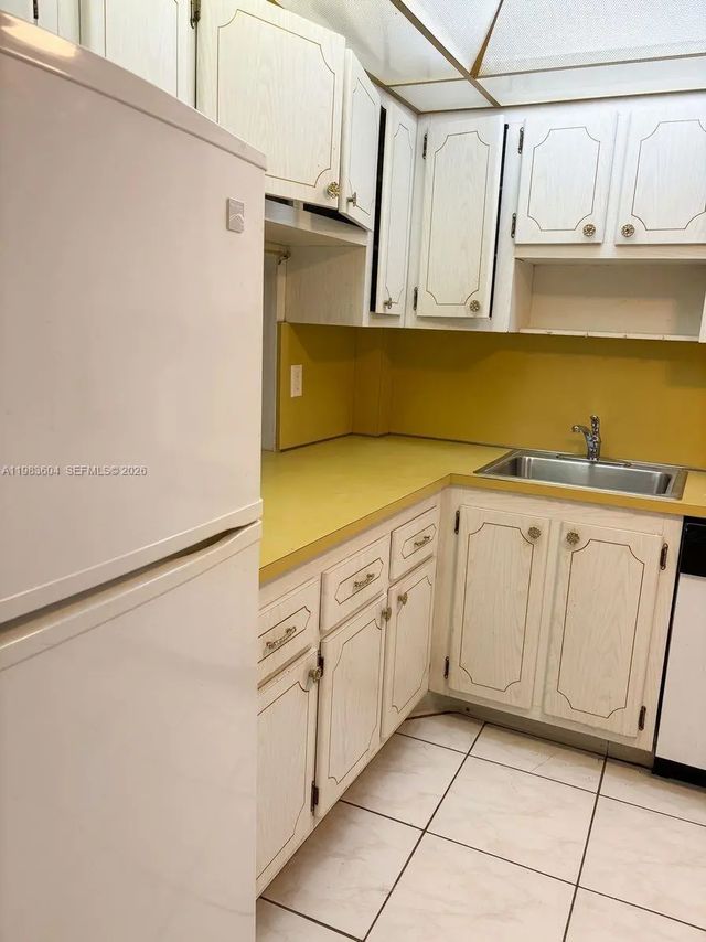5 of 13 - 410 Se 2nd Street #102, Hallandale Beach, FL