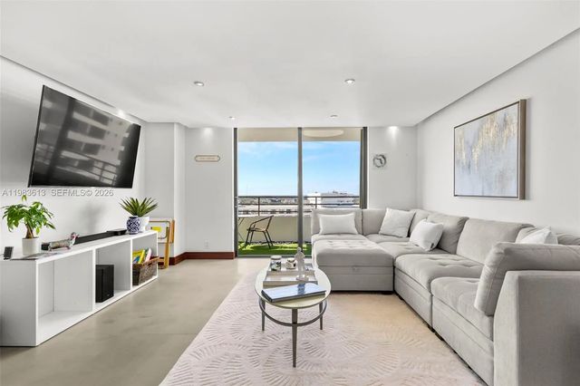 2500 Parkview Drive #2319, Hallandale Beach
