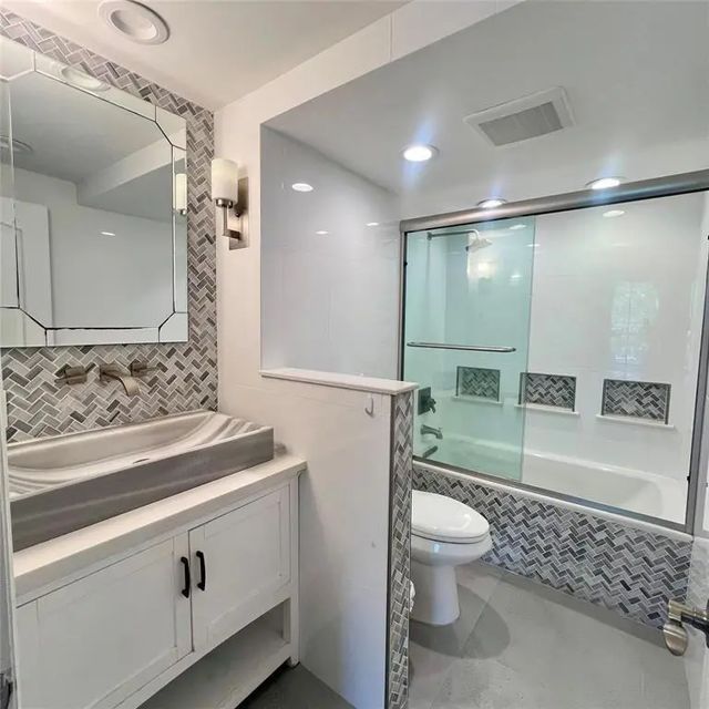 3900 N Hills Drive #208, Hollywood