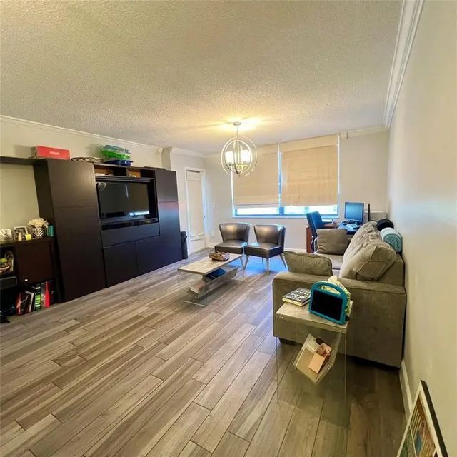 5 of 10 - 3900 N Hills Drive #208, Hollywood, FL