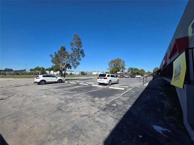 4 of 8 - 3281 Nw 78th Avenue, Doral, FL