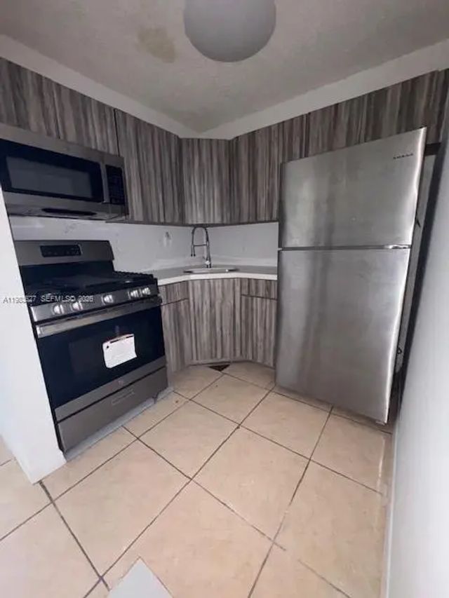 4 of 14 - 70 Ne 202nd Terrace #t12, Miami Gardens, FL