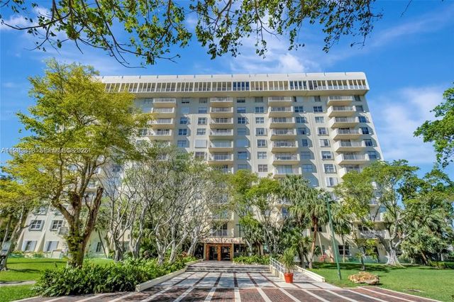 4 of 18 - 11111 Biscayne Boulevard #8f, Miami, FL
