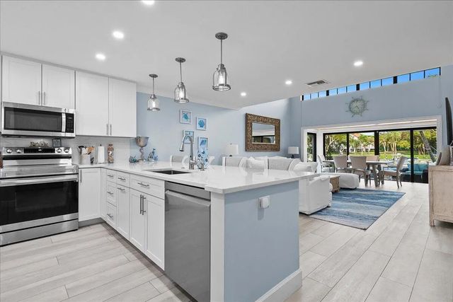 4 of 44 - 2359 Treasure Isle Drive #31, Palm Beach Gardens, FL