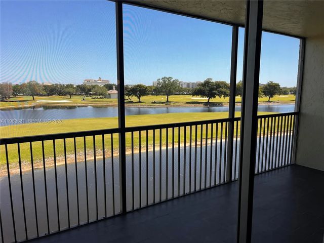 3 of 32 - 3100 W Rolling Hills Circle #403, Davie, FL