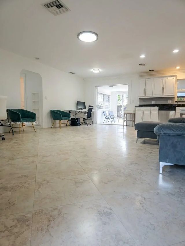 804 Ne 2nd Street, Hallandale Beach