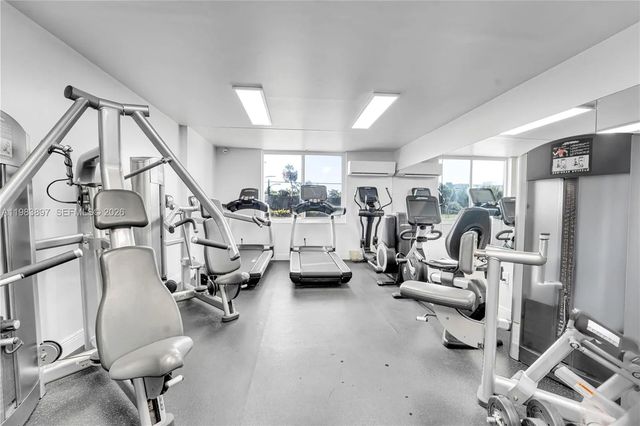 919 Hillcrest Drive #210, Hollywood
