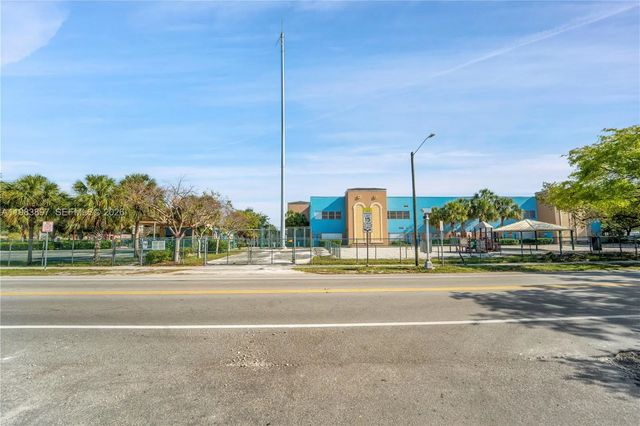 2 of 19 - 919 Hillcrest Drive #210, Hollywood, FL