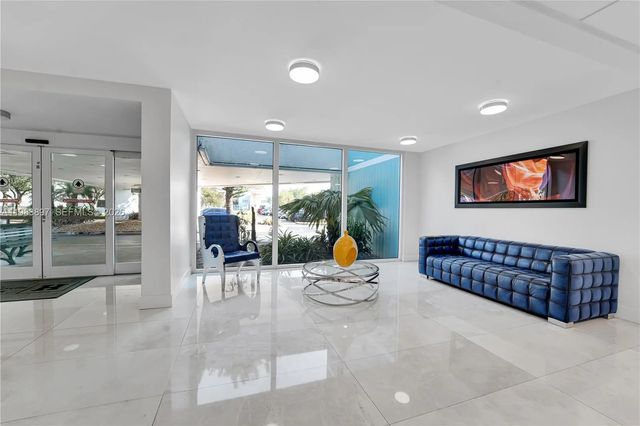 3 of 19 - 919 Hillcrest Drive #210, Hollywood, FL