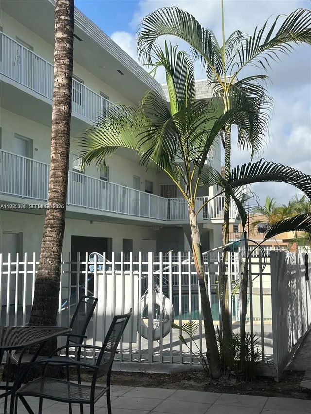 3 of 18 - 12890 Ne 8th Avenue #101, North Miami, FL
