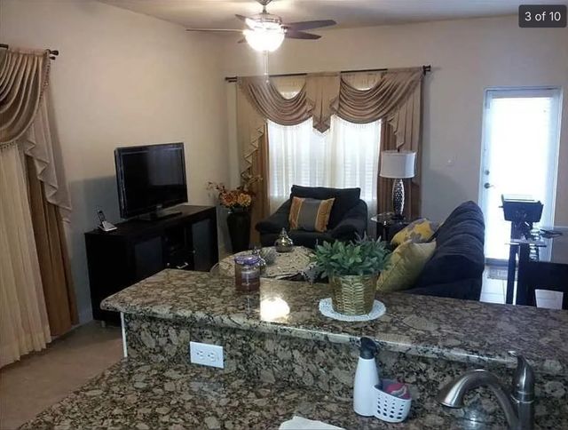4 of 8 - 140 Ne 28th Terrace, Homestead, FL