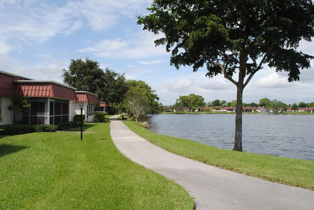 4 of 37 - 815 Salem Lane, Lake Worth, FL