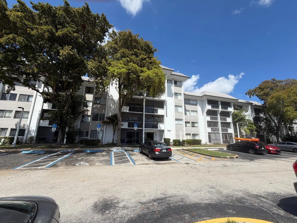 711 N Pine Island Road #104, Plantation