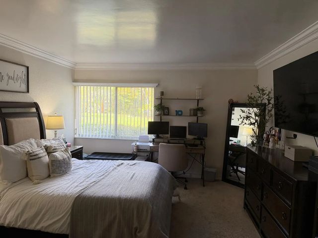 5 of 9 - 711 N Pine Island Road #104, Plantation, FL