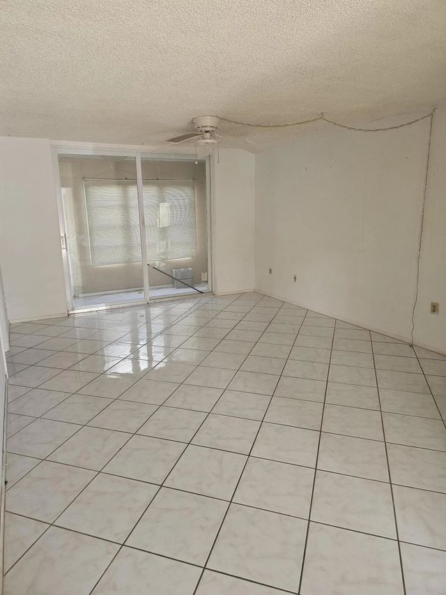 8060 Sunrise Lakes Drive E #109, Sunrise