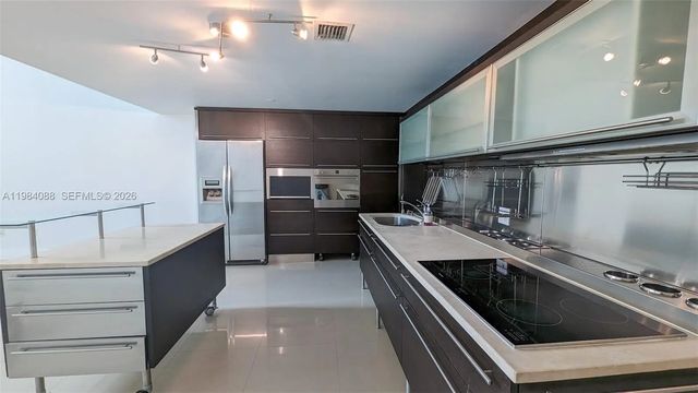 3 of 29 - 6000 Collins Avenue #111, Miami Beach, FL