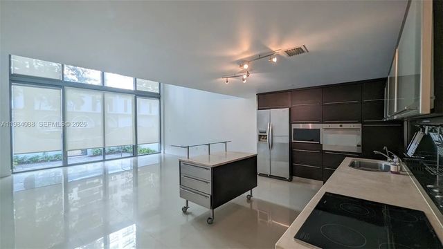 4 of 29 - 6000 Collins Avenue #111, Miami Beach, FL