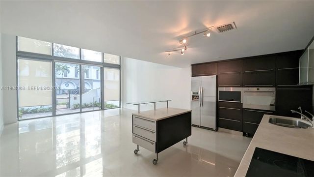 5 of 29 - 6000 Collins Avenue #111, Miami Beach, FL