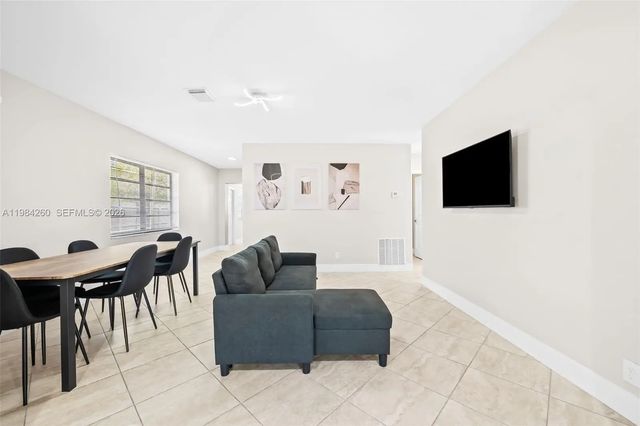 4 of 20 - 864 Nw 16th Terrace, Fort Lauderdale, FL