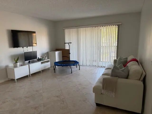 812 Sky Pine Way #d2, Greenacres