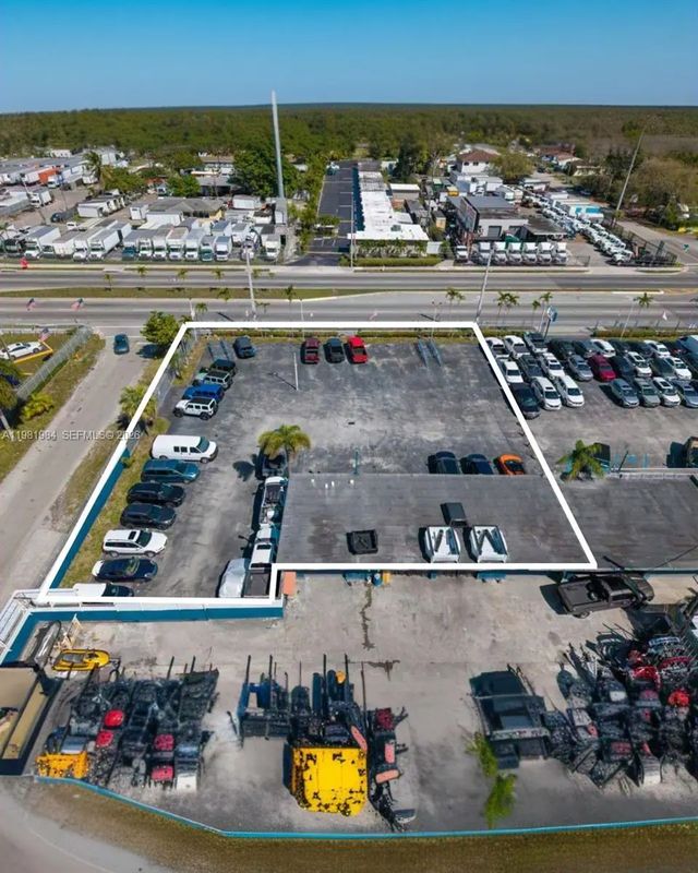 8800 Nw 27th Avenue #b, Miami