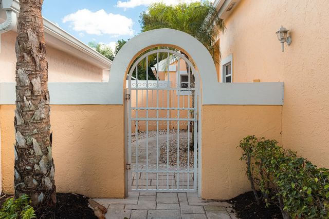 2 of 28 - 1100 Lytham Court, West Palm Beach, FL