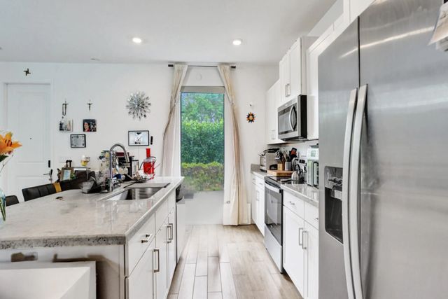 4 of 31 - 435 Nw 17th Street, Fort Lauderdale, FL