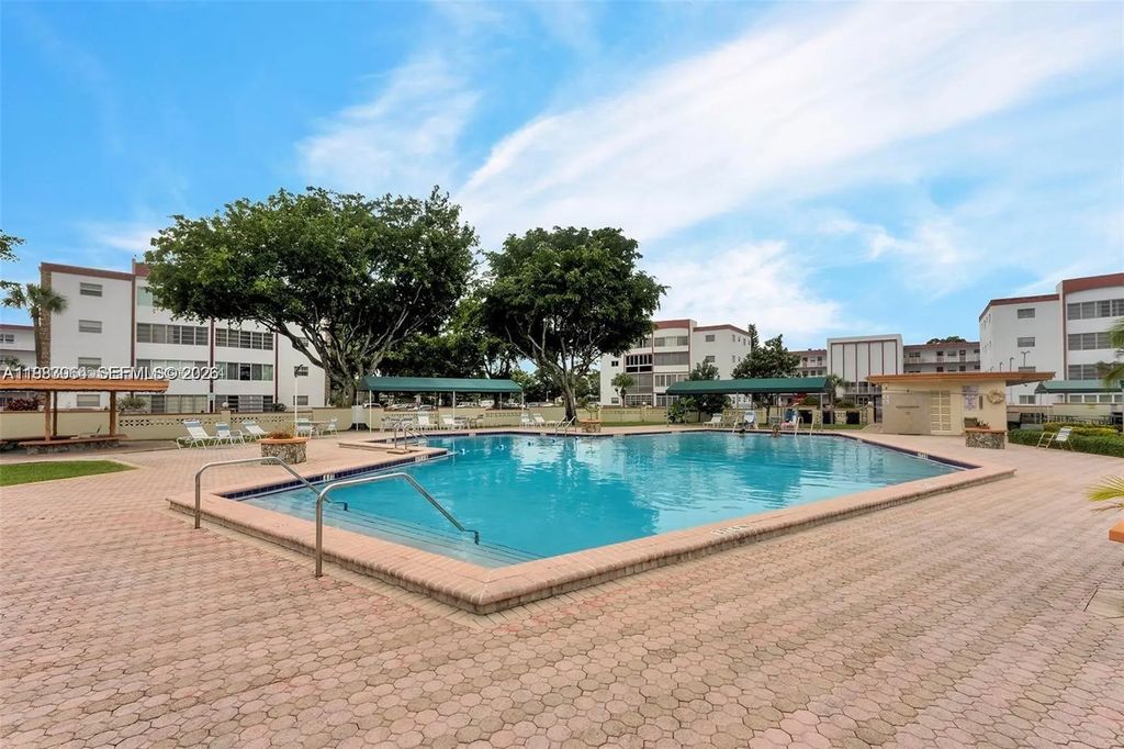 4270 Nw 40th Street #201, Lauderdale Lakes