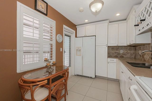 5 of 35 - 4270 Nw 40th Street #201, Lauderdale Lakes, FL