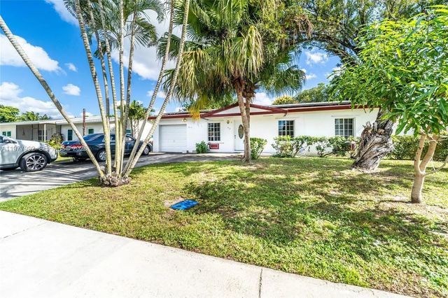 2 of 29 - 419 Sw 80th Avenue, North Lauderdale, FL