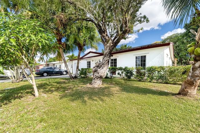 3 of 29 - 419 Sw 80th Avenue, North Lauderdale, FL