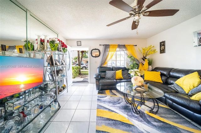 4 of 29 - 419 Sw 80th Avenue, North Lauderdale, FL