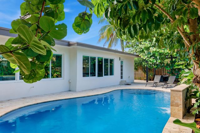 3 of 7 - 4760 Ne 17th Avenue, Oakland Park, FL