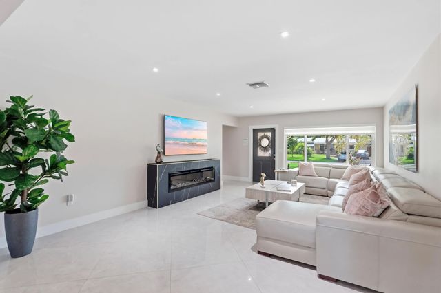5 of 7 - 4760 Ne 17th Avenue, Oakland Park, FL