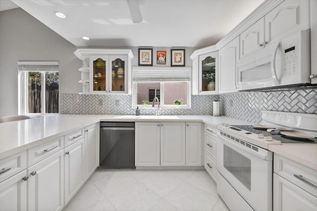 2 of 35 - 15541 Dover Court, Davie, FL