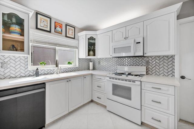 3 of 35 - 15541 Dover Court, Davie, FL