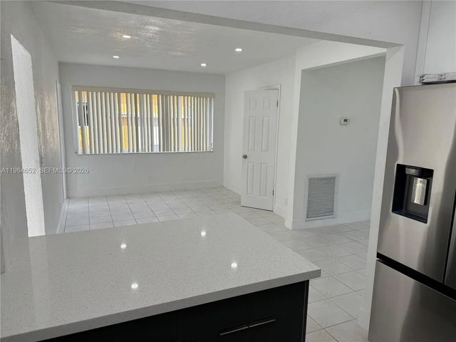 3 of 9 - 2400 N 57th Way, Hollywood, FL