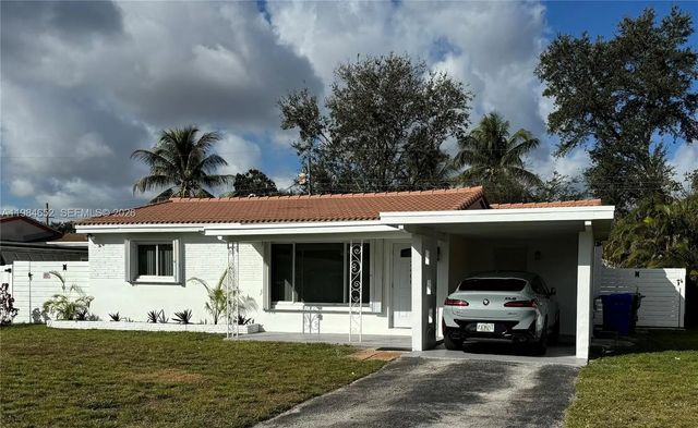 5 of 9 - 2400 N 57th Way, Hollywood, FL