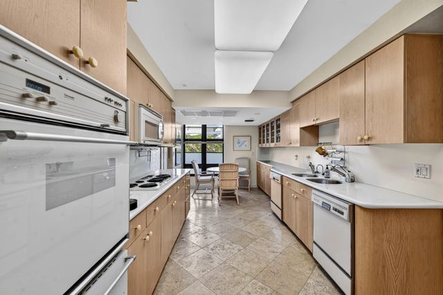 5 of 43 - 5500 Collins Avenue #302, Miami Beach, FL