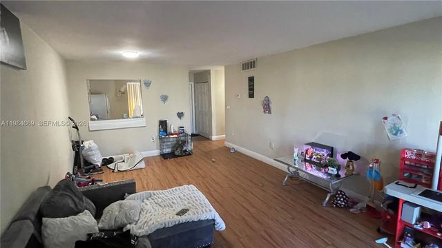 4 of 14 - 505 Nw 177th Street #212, Miami Gardens, FL