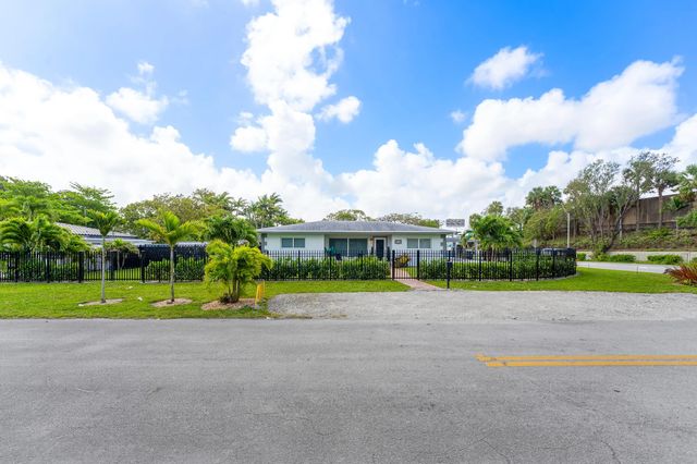 3 of 38 - 590 Nw 126th Street, North Miami, FL