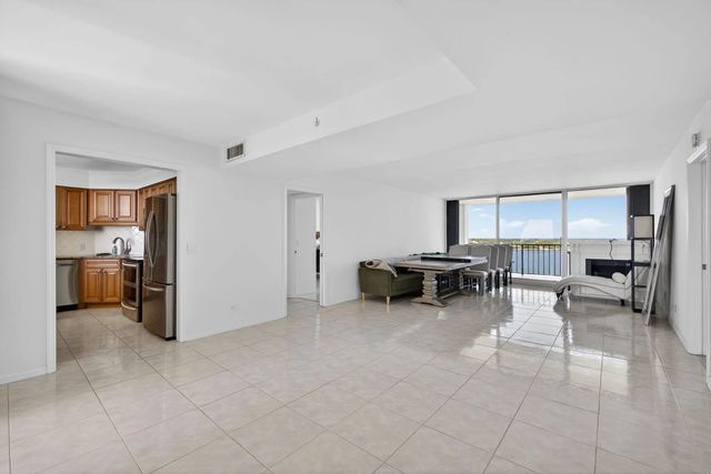4 of 17 - 134 Lakeshore Drive #t14, North Palm Beach, FL