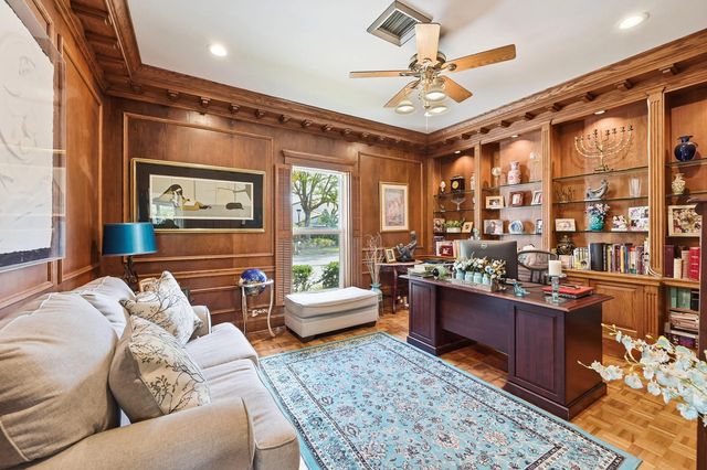 9001 N Lake Dasha Drive, Plantation