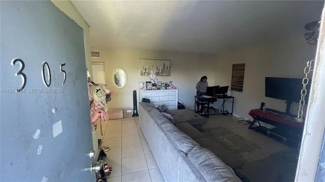 5 of 14 - 13700 Ne 6th Avenue #305, North Miami, FL