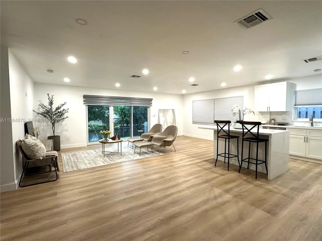 3042 Hayes Street, Hollywood