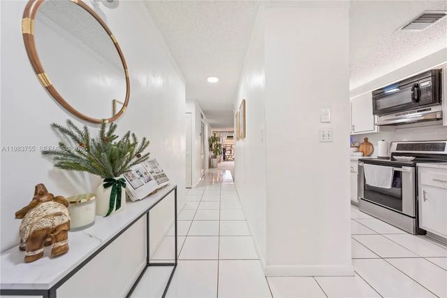 4 of 32 - 505 Nw 214th Street #101, Miami Gardens, FL