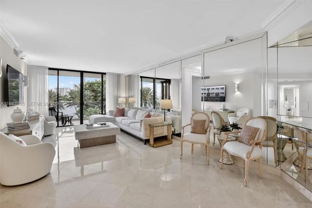 2800 Island Boulevard #301, Aventura