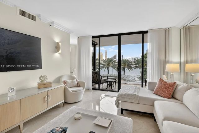 4 of 38 - 2800 Island Boulevard #301, Aventura, FL