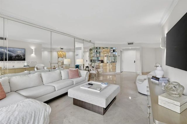 5 of 38 - 2800 Island Boulevard #301, Aventura, FL