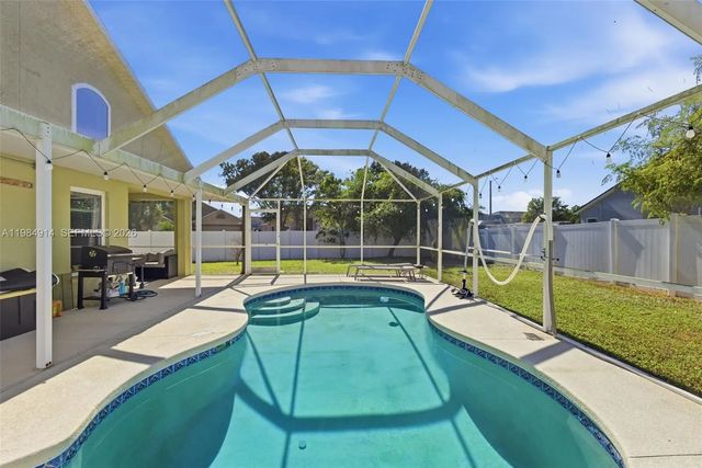 12502 Lake Vista Drive, Tampa